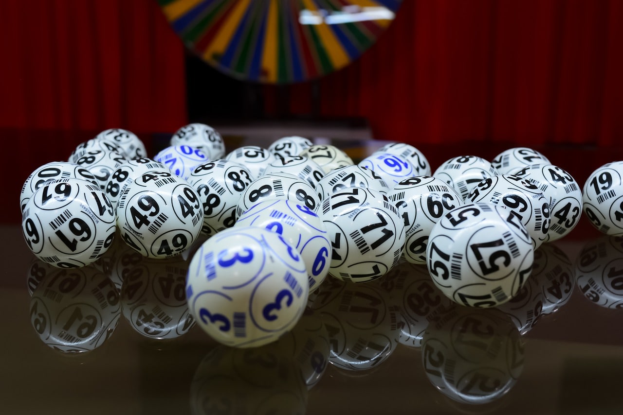 bingo-balls